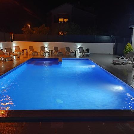 Viktor Rooms And Apartments روفينج المظهر الخارجي الصورة