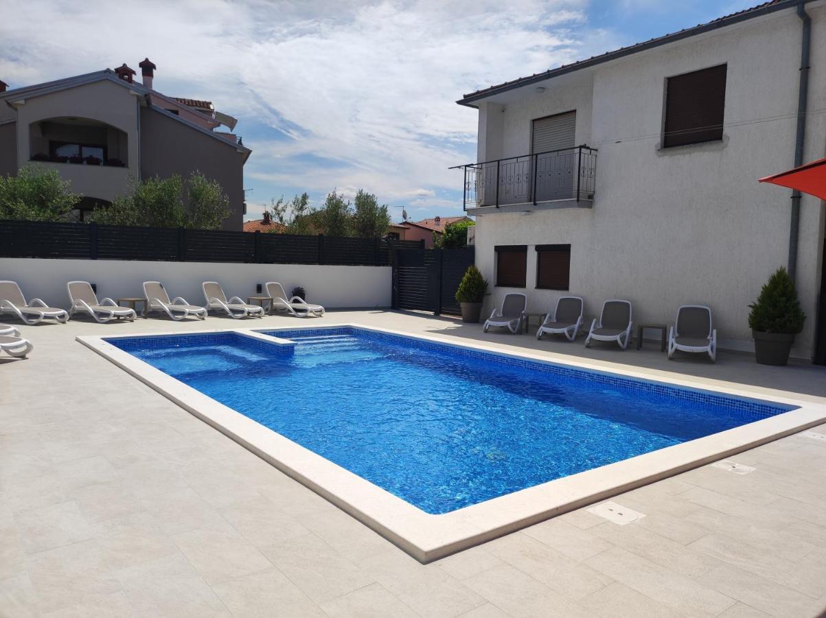 Viktor Rooms And Apartments روفينج المظهر الخارجي الصورة