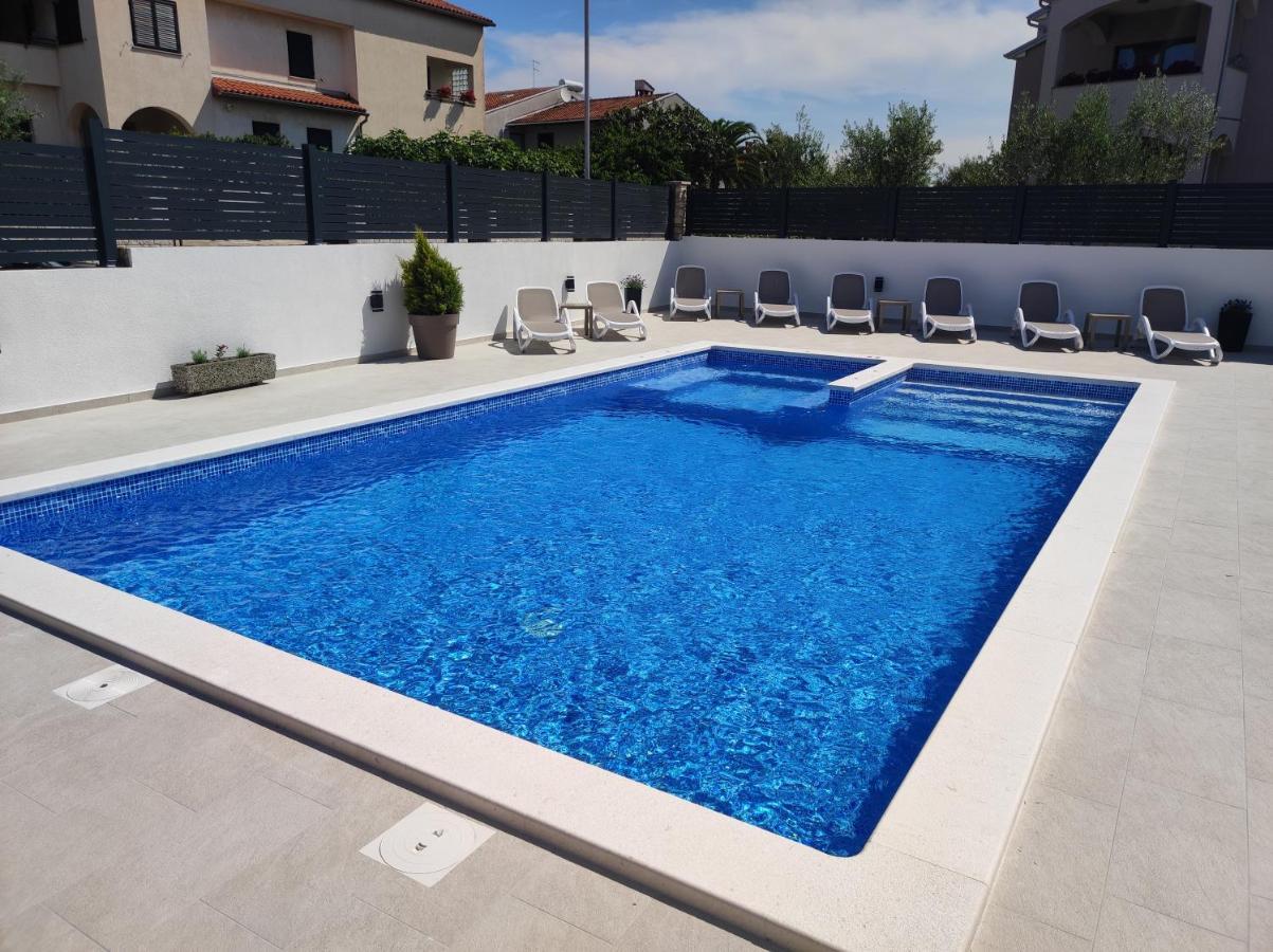 Viktor Rooms And Apartments روفينج المظهر الخارجي الصورة