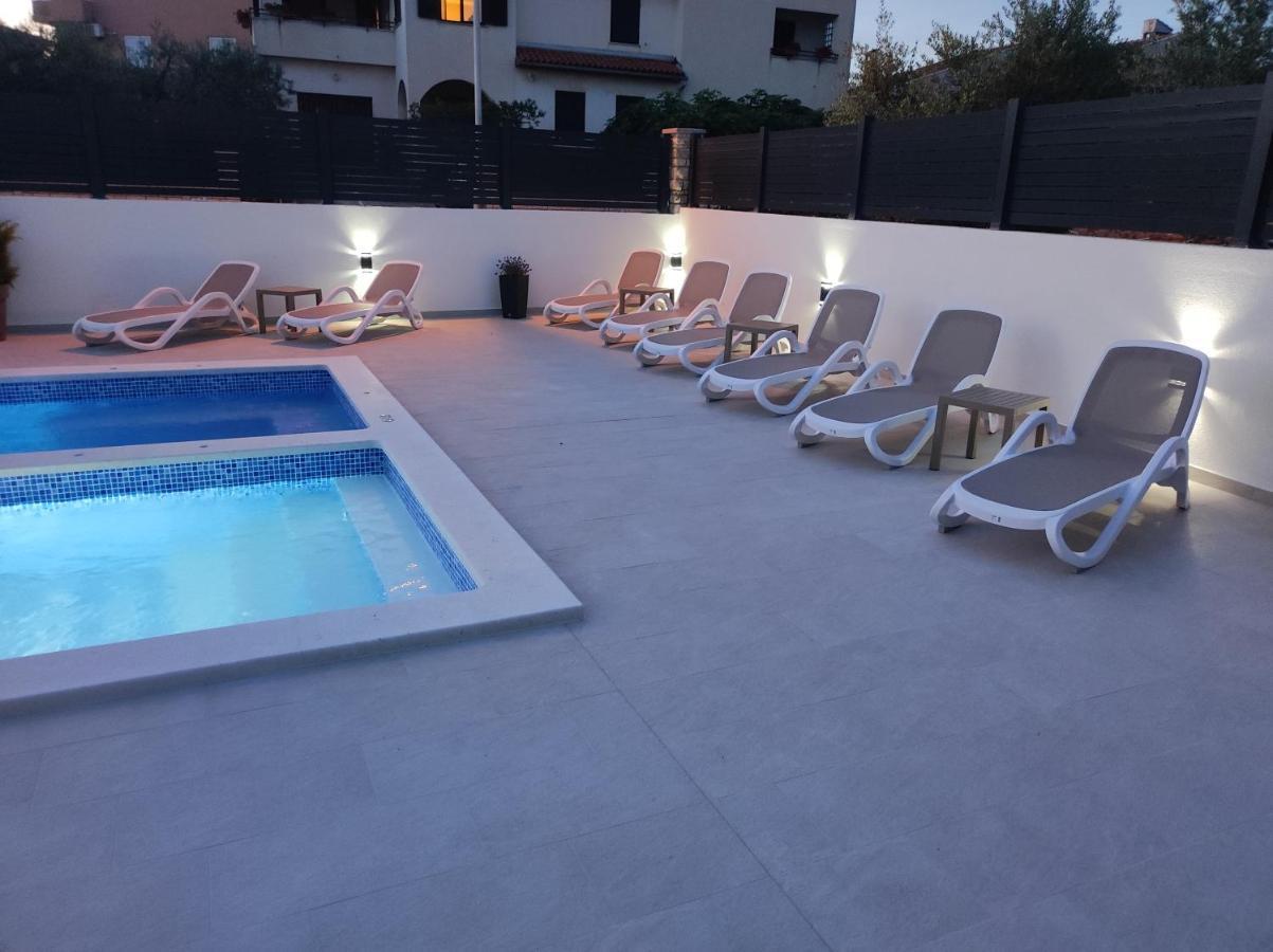 Viktor Rooms And Apartments روفينج المظهر الخارجي الصورة