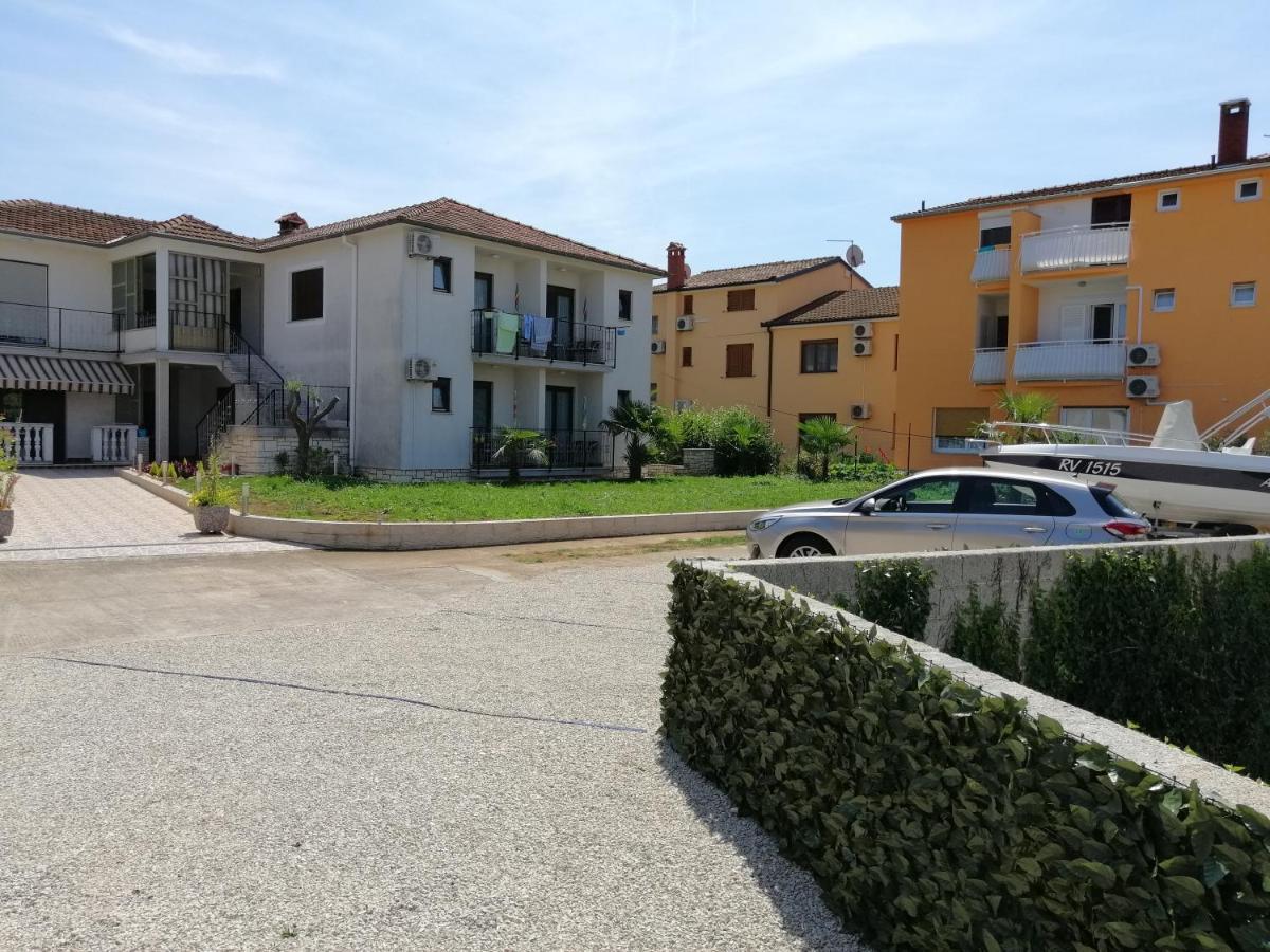 Viktor Rooms And Apartments روفينج المظهر الخارجي الصورة