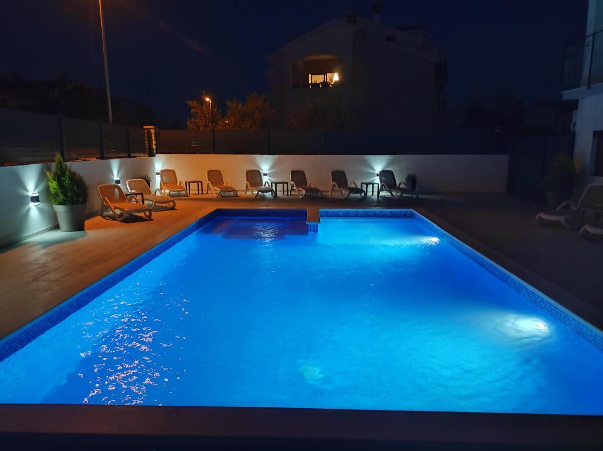 Viktor Rooms And Apartments روفينج المظهر الخارجي الصورة