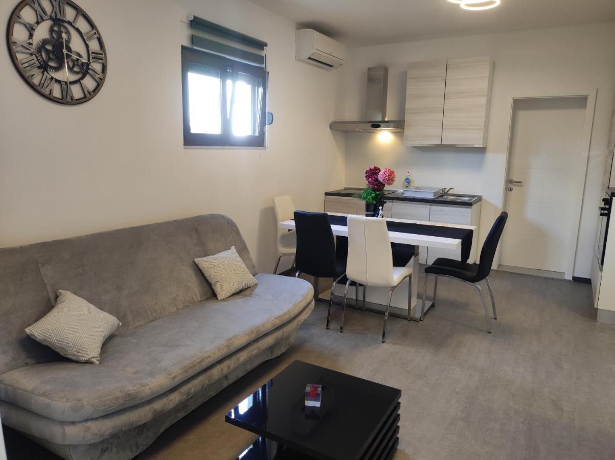 Viktor Rooms And Apartments روفينج المظهر الخارجي الصورة