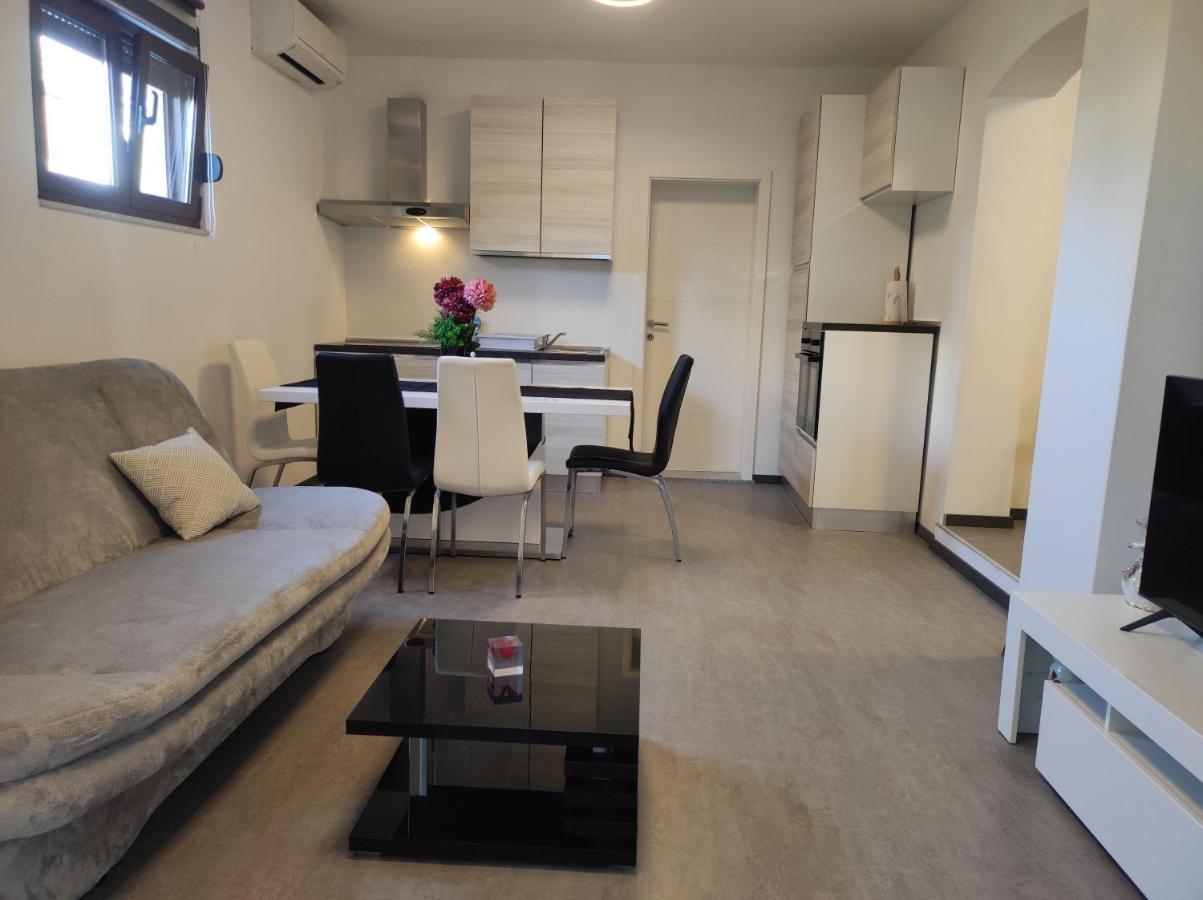 Viktor Rooms And Apartments روفينج المظهر الخارجي الصورة