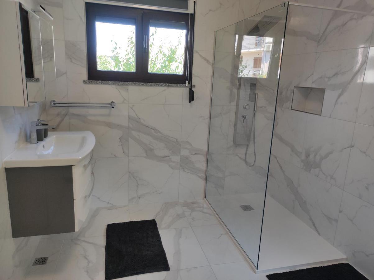 Viktor Rooms And Apartments روفينج المظهر الخارجي الصورة