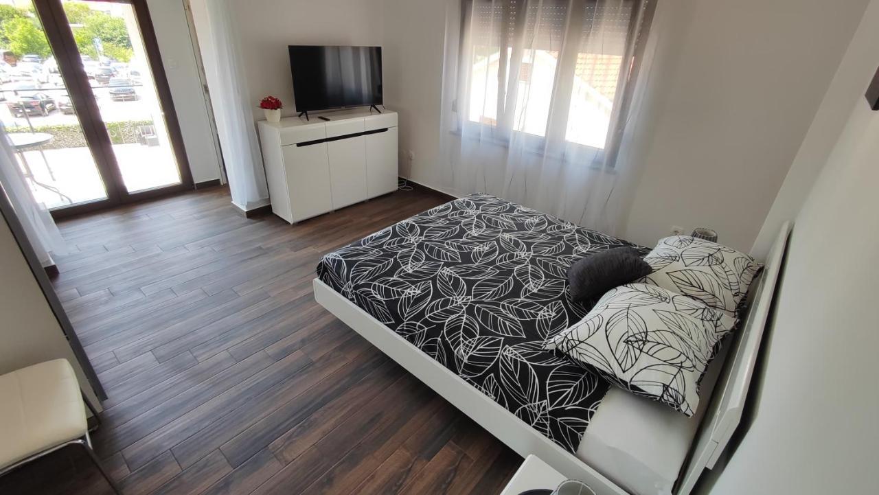 Viktor Rooms And Apartments روفينج المظهر الخارجي الصورة